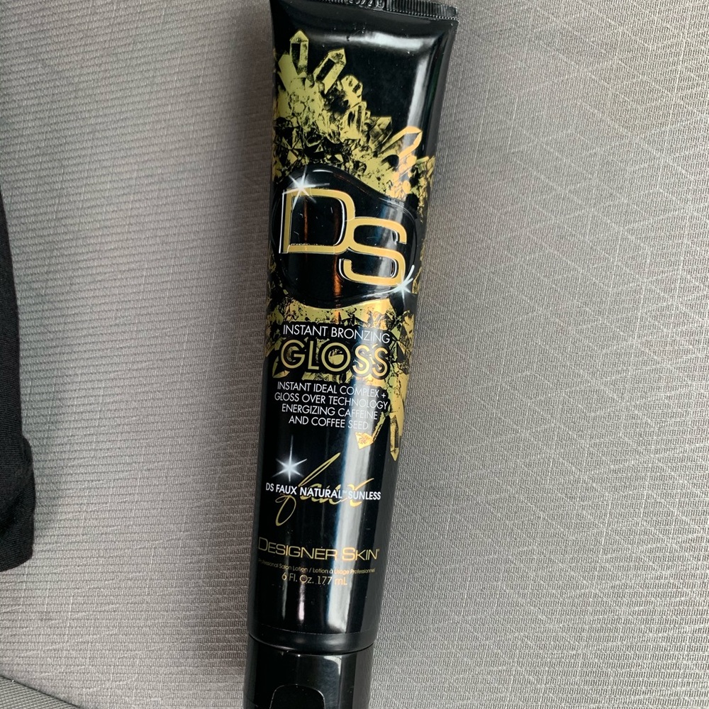 Instant bronzing gloss
